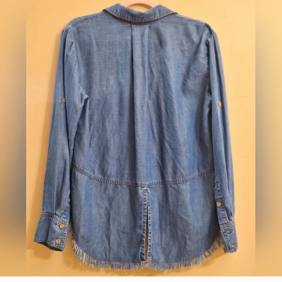 CLOTH & STONE Size M Blue Chambray Raw Hem Fringe Button Up Shirt - Picture 6 of 7